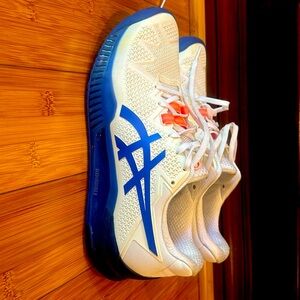ASICS Women's Tennis shoes size 9 blue/white gel resolution